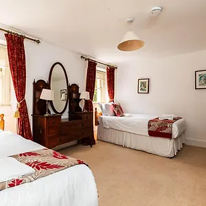  Holiday home The Admirals House - & Free Parking
